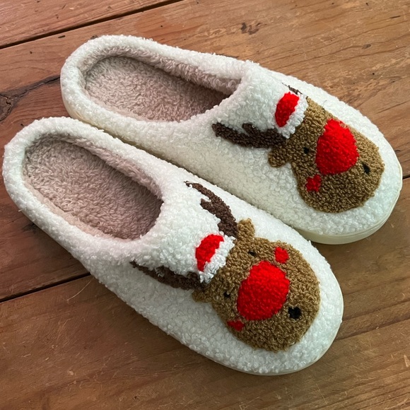 NWOT Cozy Reindeer Slippers Womens size 6.5-7.5 - Picture 1 of 6